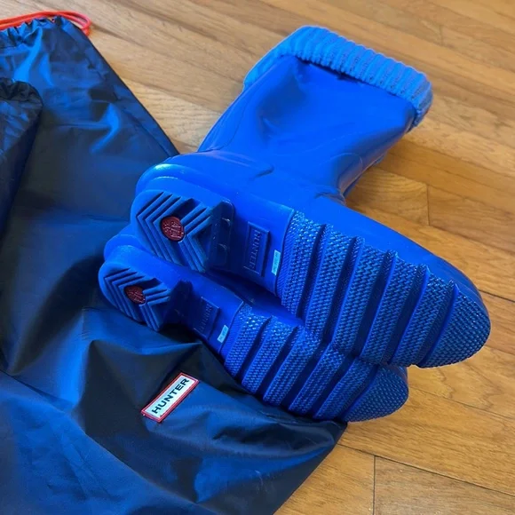 Hunter rain boots w/ liners and bag - Picture 4 of 4